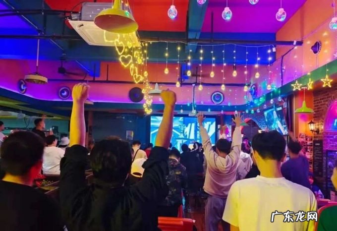 好冷，我们都躲在家里，街边小店还怎么活下去？