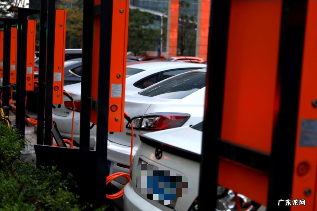 全球车企巨头发布停产燃油车时间表，电商巨头决战新能源车赛道！