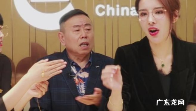 在直播间「尬演」的明星们