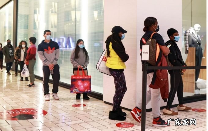 拜拜嘞“黑五”：有折扣却没货，东西靠抢，商场空了，网站却挤爆了