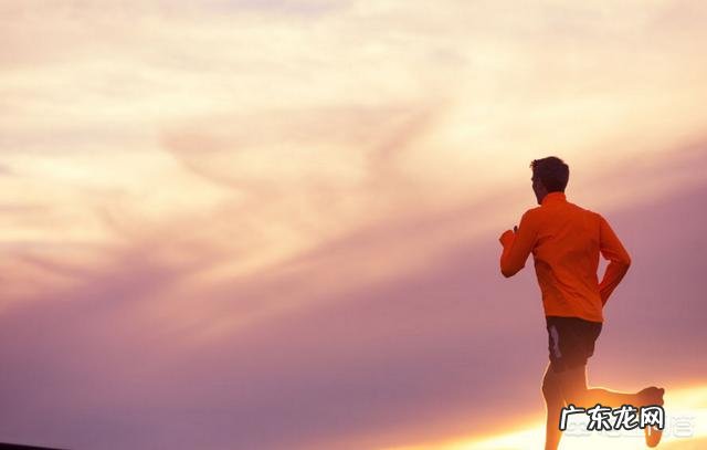 请问健身专家:健走和跑步哪个才是正确的减肥方式?