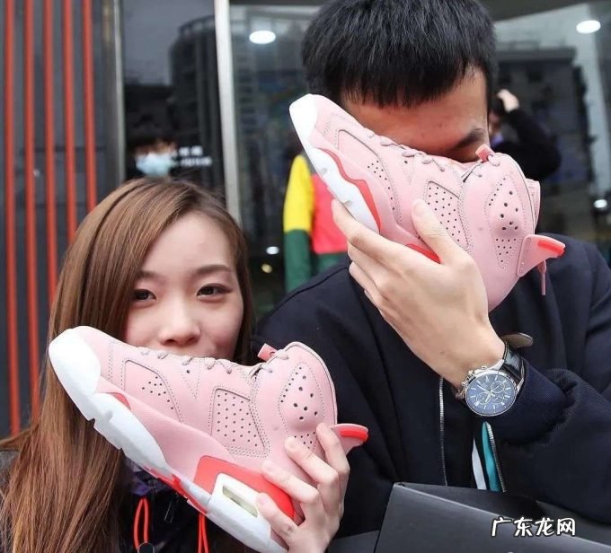 LV艺术总监去世后，Off-White联名鞋被炒到10万？