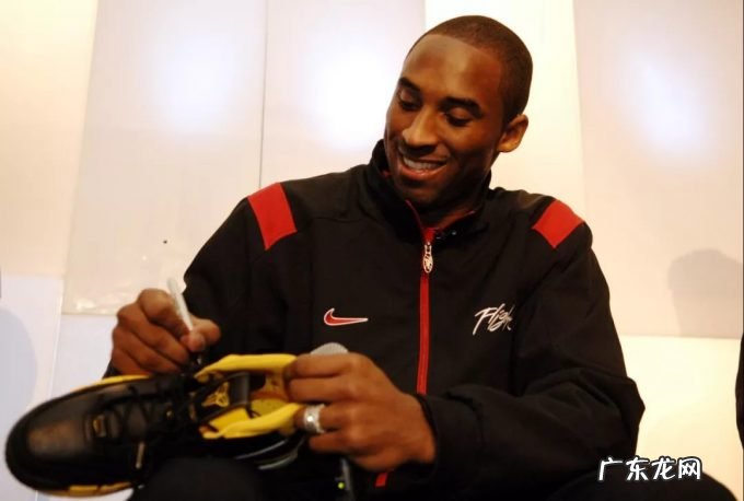 LV艺术总监去世后,Off-White联名鞋被炒到10万?