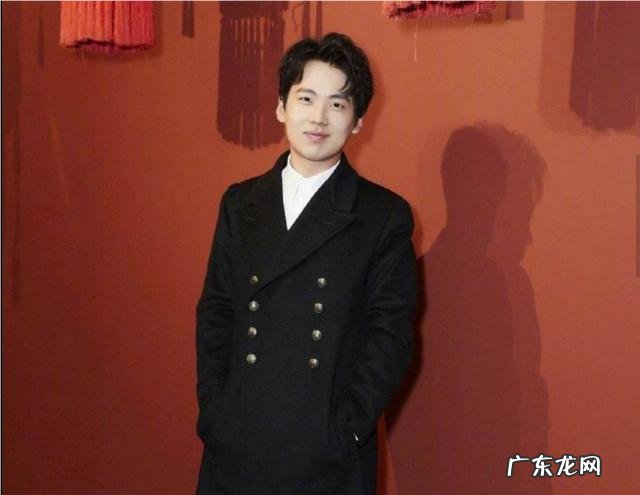 郭麒麟成为女网红的跳板，这样的现象到底怎么办？