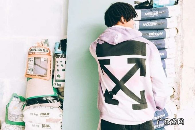 OFF-WHITE创始人去世引发哄抢潮,街头文化为何孵出千亿潮流市场