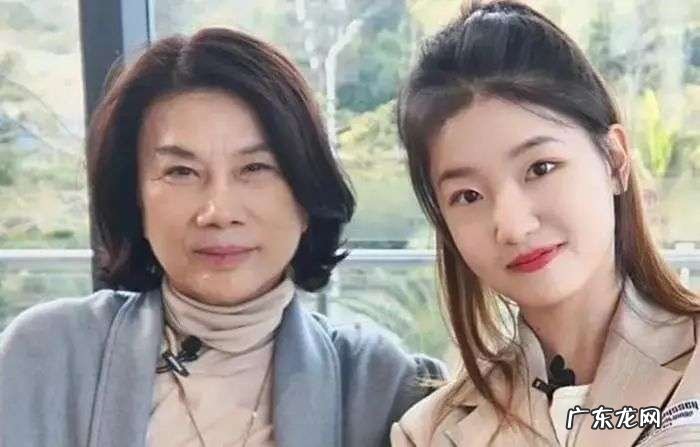 董明珠22岁秘书直播带货，要“养成”网红版本的自己？