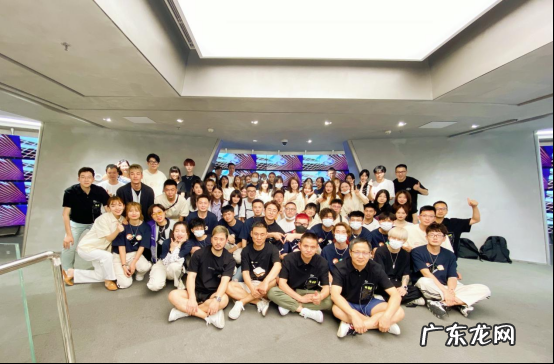 我,95后,清华休学卖衣服年销7亿