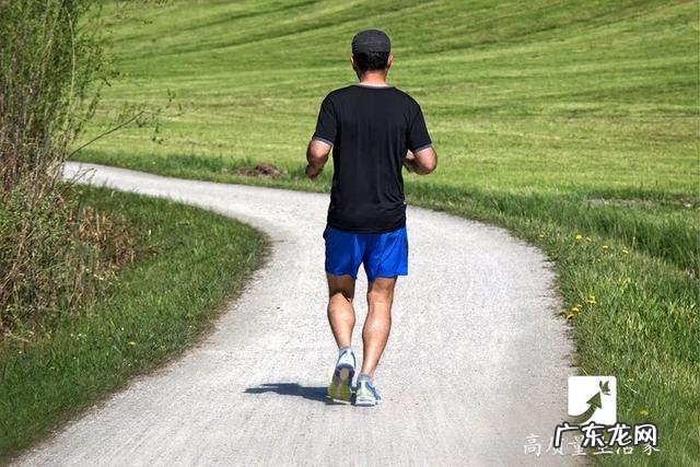 千万别让脖子粗过这个数,否则很危险!赶紧量一下……