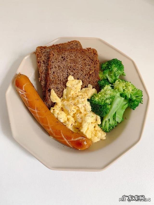 每日早餐该吃什么?可以用全麦面包做出一周不重复的减脂早餐