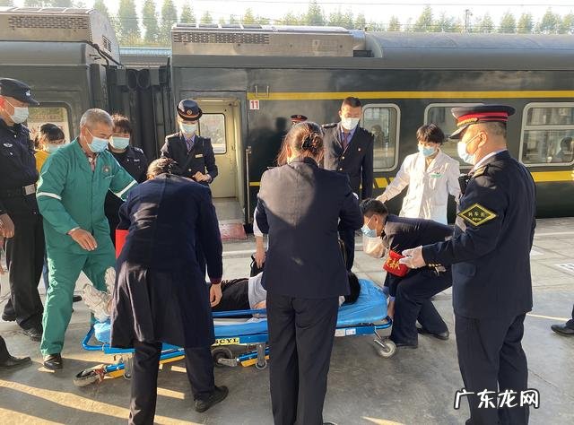 孕妇在列车突然临产-孕妇列车上突然临盆情况紧急