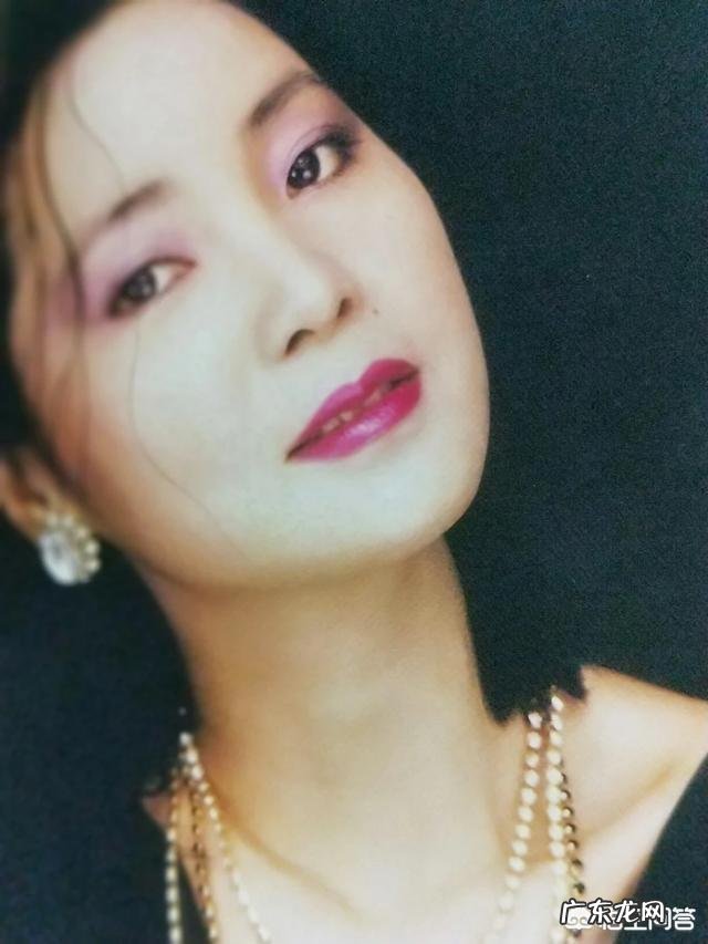 春英广场舞又见山里红分解动作 又见山里红广场舞春英是谁唱的歌?