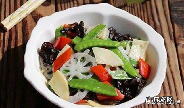 柿子跟香蕉哪个热量高 柿子、白面、土豆、香蕉，哪个食物可以在人体中转化为维生素a？