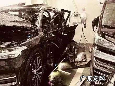 南京一沃尔沃起火爆炸，附近保时捷玻璃都被震碎，官方紧急回应