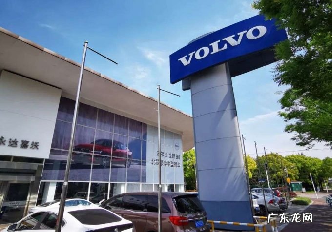 南京一沃尔沃起火爆炸,附近保时捷玻璃都被震碎,官方紧急回应