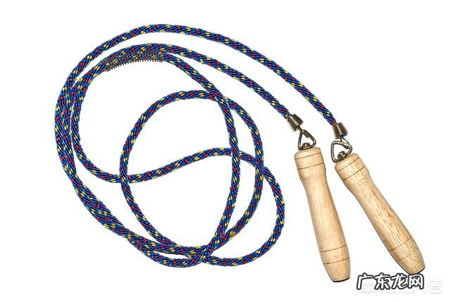 在家跳绳还是户外跑步,哪个更容易减肥成功?