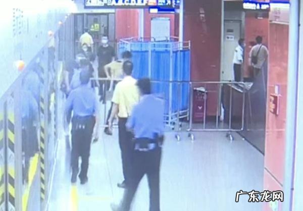 孕妇羊水破了站着生下孩子-上大学怀孕羊水破了