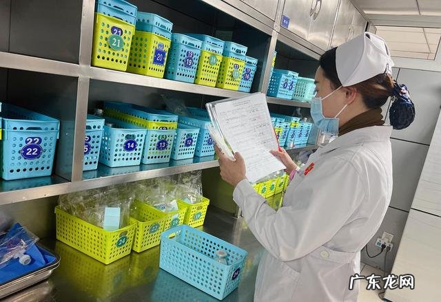 孕妇飞机上早产医生接生-在飞机上生孩子早产