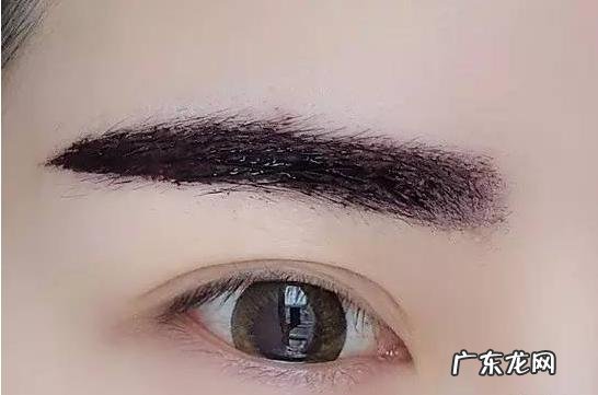 看到美宝莲新出了一款眉胶,好用吗?