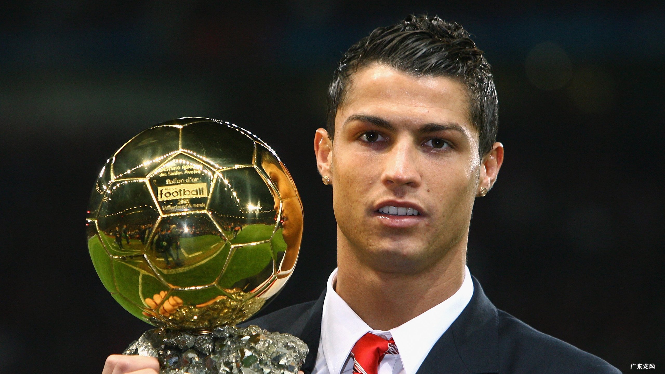 一天8杯水真的能减肥吗 有人说一天喝8杯水可以减肥,这是真的吗?