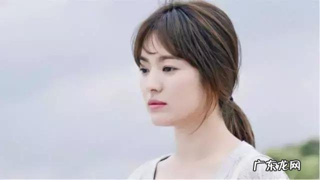 百搭显瘦小个子裙装 宋慧乔身材不完美衣品超赞,小个子女生裙装怎么穿才显瘦显高?