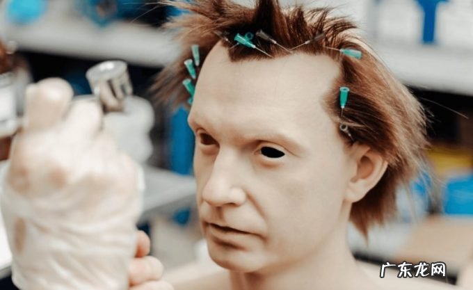 开价120万,机器人公司Promobot高价买人脸永久使用权,已有2万人提交报名申请