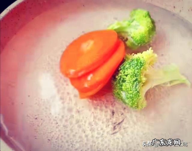 山药胡萝卜西兰花怎么炒好吃 山药和西兰花胡萝卜丸子怎么做好吃？