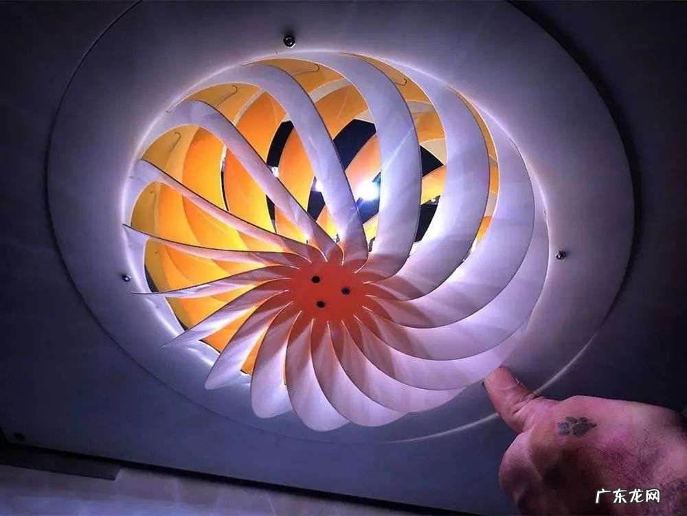 哈佛给 iPhone 设计了一个「能屈能伸」的摄影头，灵感来自折叠椅