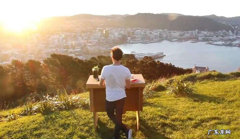 哈佛给 iPhone 设计了一个「能屈能伸」的摄影头,灵感来自折叠椅