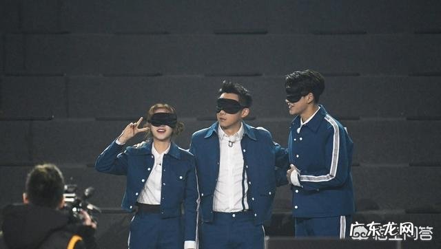 浪花一朵朵朱亚文和李晨 李晨、朱亚文魔性秧歌舞一夜之间霸占抖音热搜榜是怎么回事?