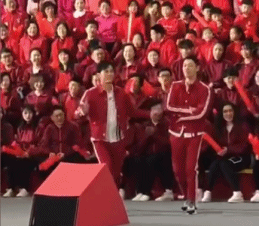 浪花一朵朵朱亚文和李晨 李晨、朱亚文魔性秧歌舞一夜之间霸占抖音热搜榜是怎么回事?