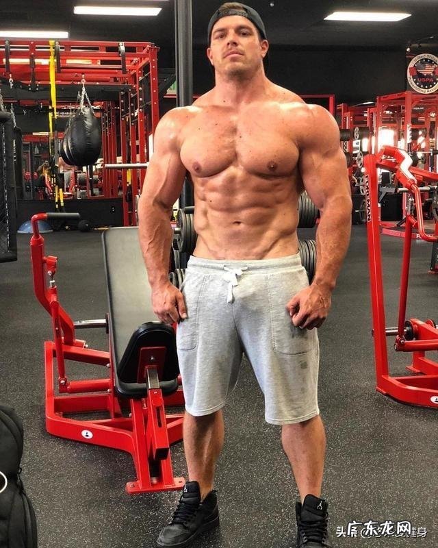 肌肉发达的健身美女 是不是锻炼、健身想要肌肉明显发达,必须吃蛋白粉?