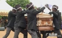 “黑人抬棺”、“专业团队”是什么梗？背后的真相你了解过吗？