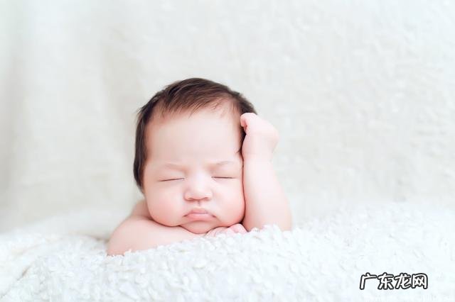 宝宝满月时大概会增重多少斤?