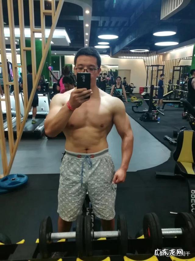 我想知道深蹲和仰卧起坐可以减脂吗?