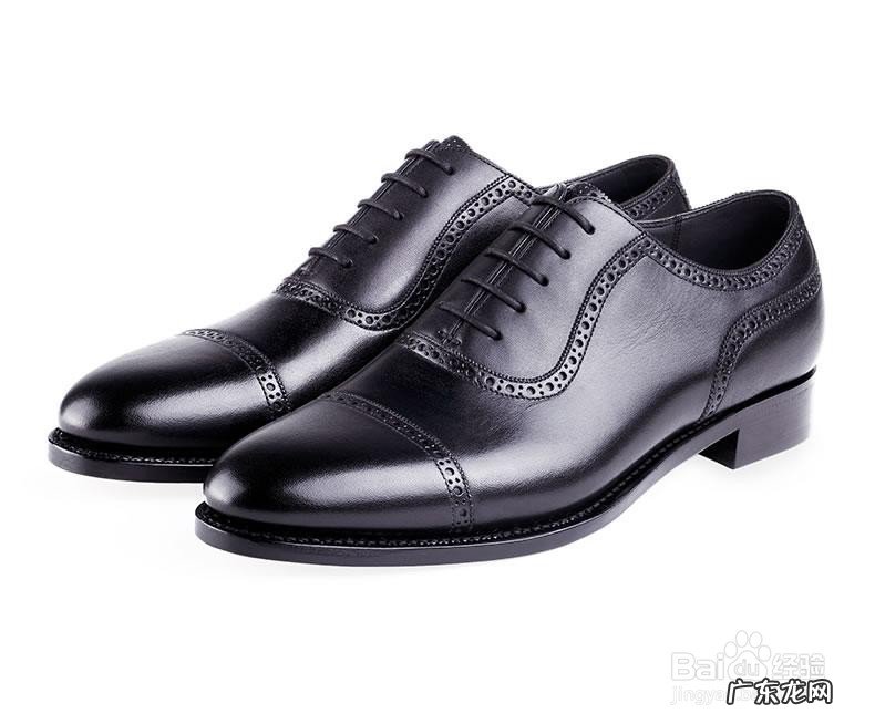 鞋油怎么擦,打完鞋油几分钟用布擦？