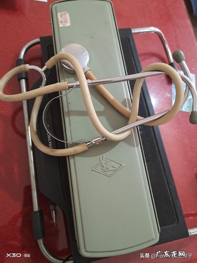 母亲吃了冰棒,腹部一阵阵疼痛,3天了吃药不见好,什么原因呢?