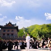 肖战为什么这么受主流媒体喜爱？