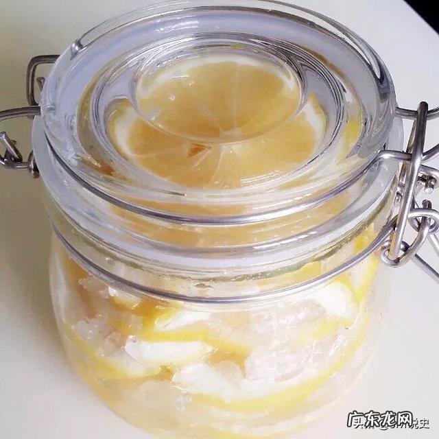 柠檬冰糖泡水 冰糖加柠檬泡水喝有什么功效？