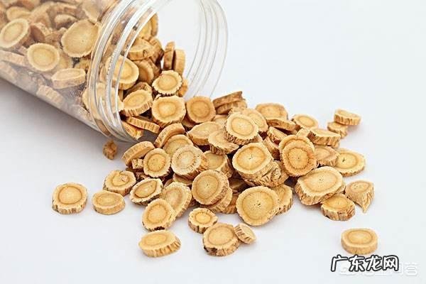 黄茋煮水泡脚有什么作用？