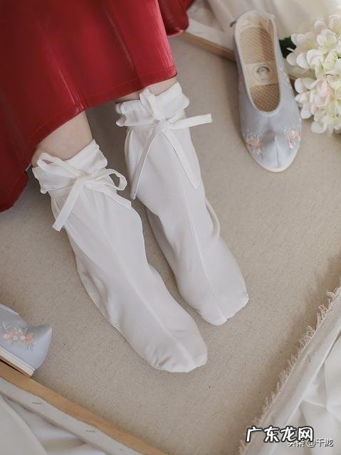 古代女子穿袜子 古代有袜子吗?具体如何?