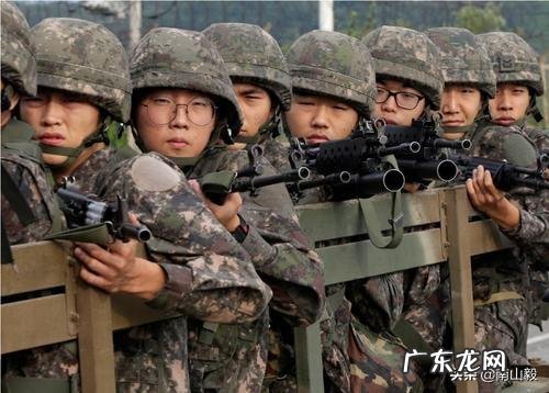 为什么感觉很多韩国年轻人不愿意当兵呢？