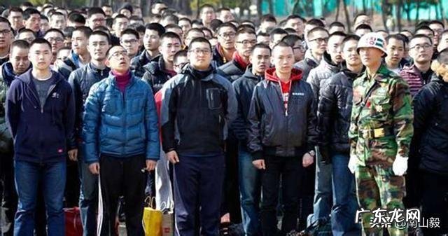 为什么感觉很多韩国年轻人不愿意当兵呢？