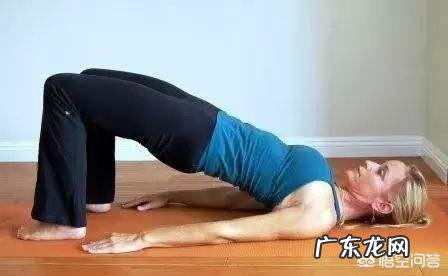 每天靠墙站能改变体型吗?