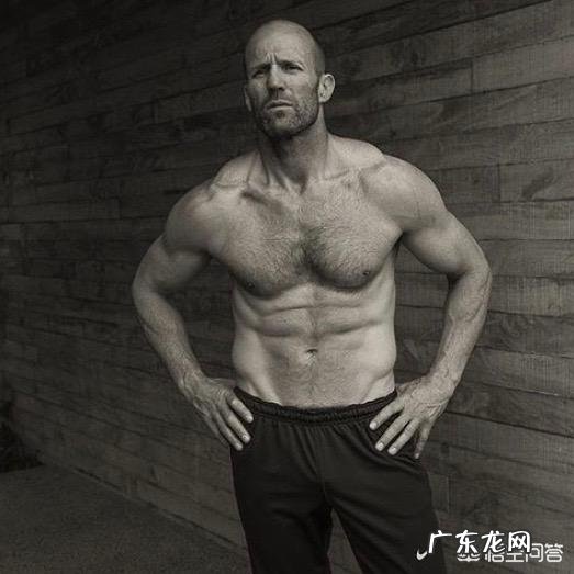 想问一下专业的健身人士,彭于晏的那种身材难练吗,属于什么ji别