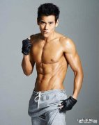 想问一下专业的健身人士，彭于晏的那种身材难练吗，属于什么ji别