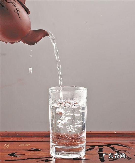 不舒服要“多喝热水\"?哪些人不能多喝热水?
