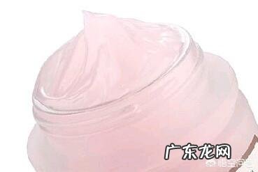 皮肤干燥用什么化妆品好?