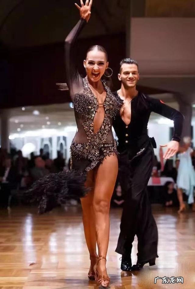 没有舞蹈基础的男生该跳什么舞？