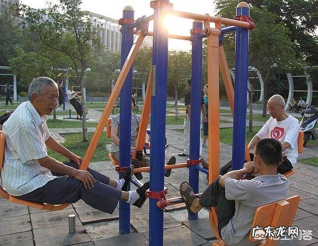 为什么有些人更愿意去关注娱乐圈,而不会关心自己身边的大小事?