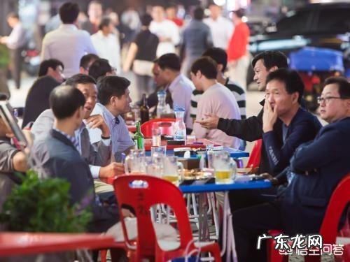 为什么有些人更愿意去关注娱乐圈,而不会关心自己身边的大小事?